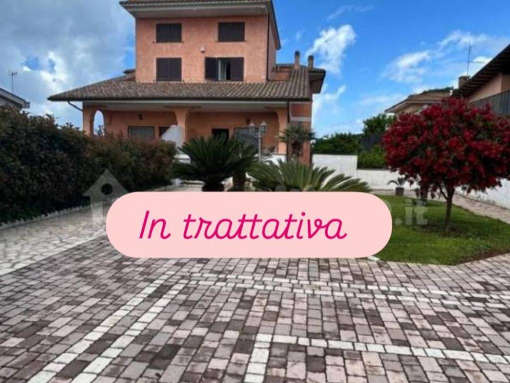 casa indipendente in vendita ad Anzio in zona Mare