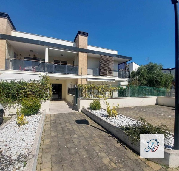 appartamento in vendita ad Anzio in zona Anzio Colonia