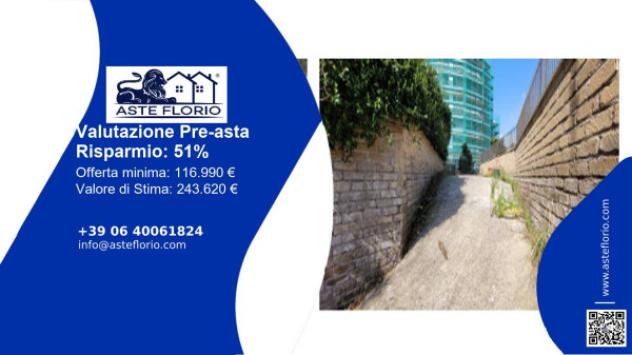 locale commerciale in vendita ad Anzio