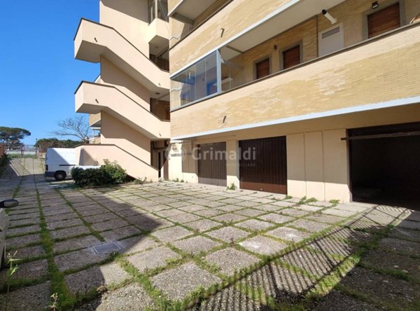 locale di sgombero in vendita ad Anzio in zona Villa Claudia