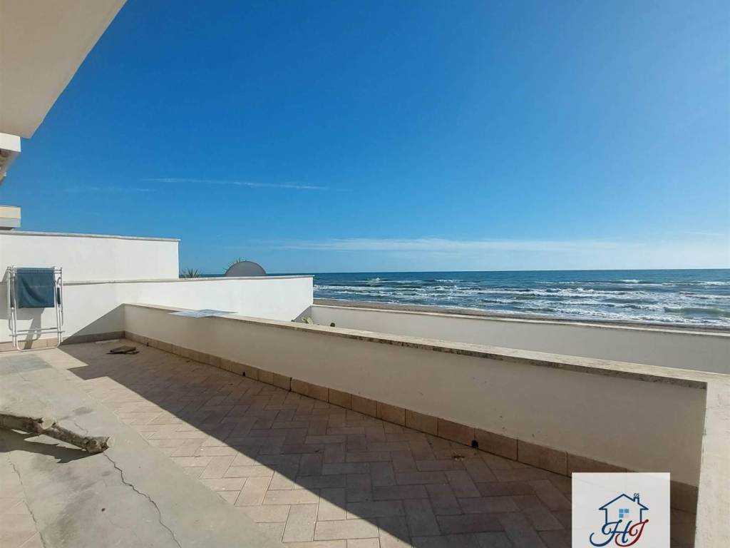 appartamento in vendita ad Anzio in zona Mare