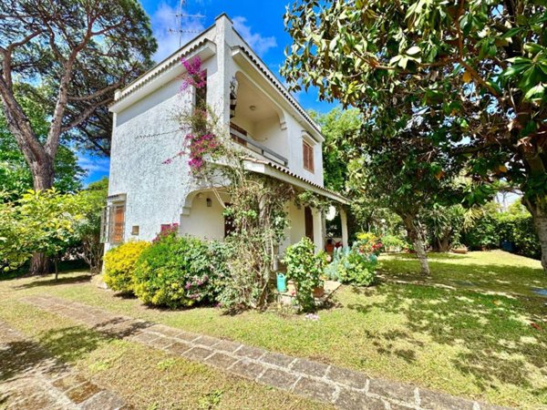 casa indipendente in vendita ad Anzio in zona Mare