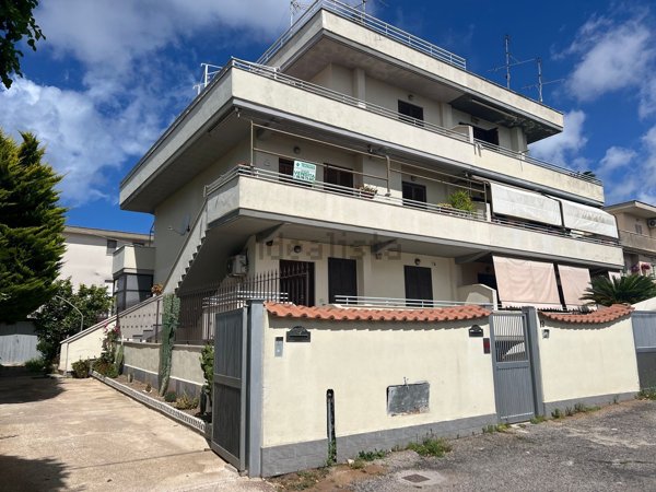 appartamento in vendita ad Anzio in zona Villa Claudia