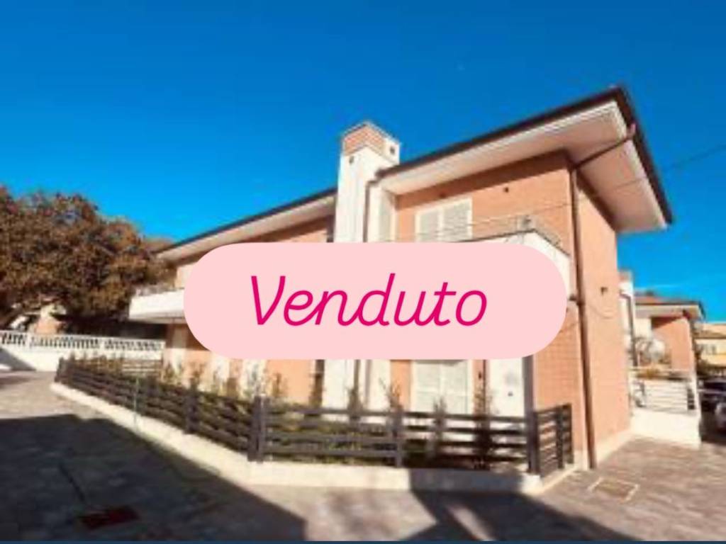appartamento in vendita ad Anzio in zona Mare