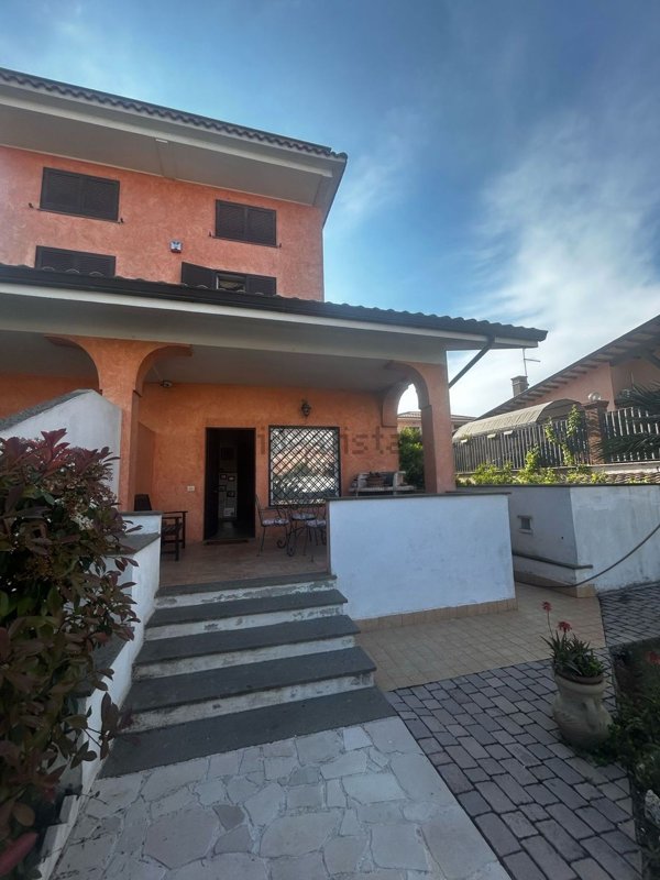 casa indipendente in vendita ad Anzio