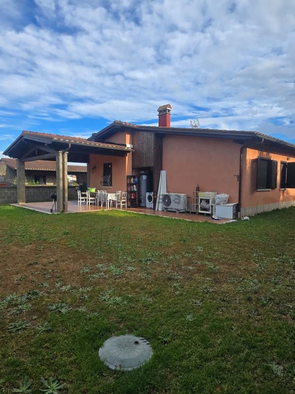 casa indipendente in vendita ad Anzio
