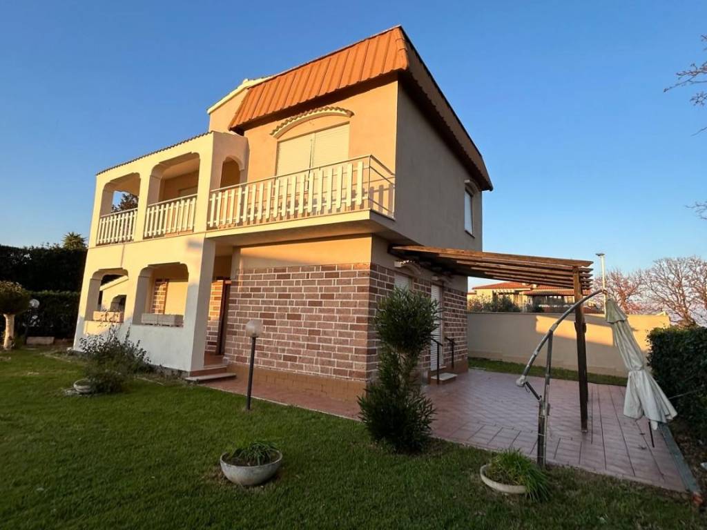 casa indipendente in vendita ad Anzio in zona Lido dei Pini