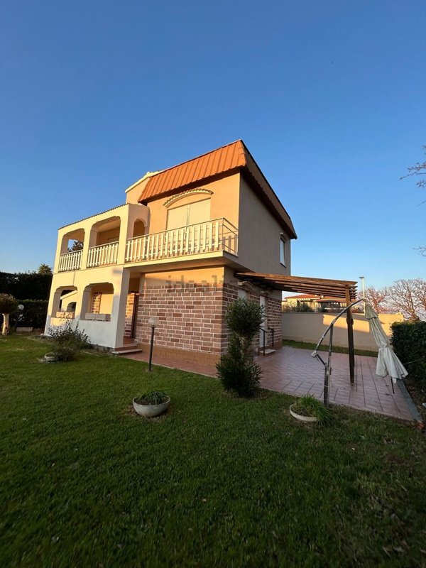 casa indipendente in vendita ad Anzio