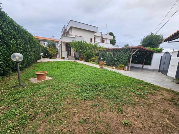 casa indipendente in vendita ad Anzio in zona Villa Claudia