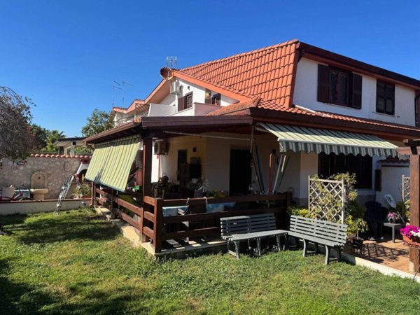 casa indipendente in vendita ad Anzio in zona Lido dei Pini