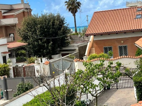 casa indipendente in vendita ad Anzio in zona Cincinnato
