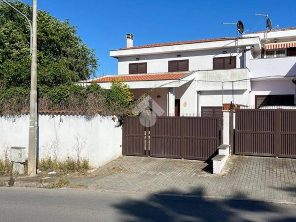 casa indipendente in vendita ad Anzio in zona Mare