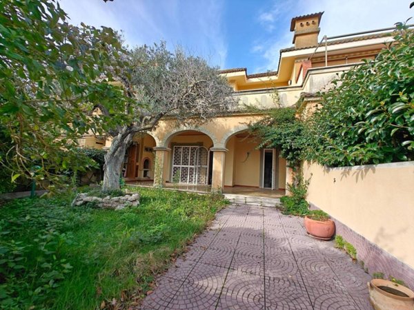 casa indipendente in vendita ad Anzio in zona Mare