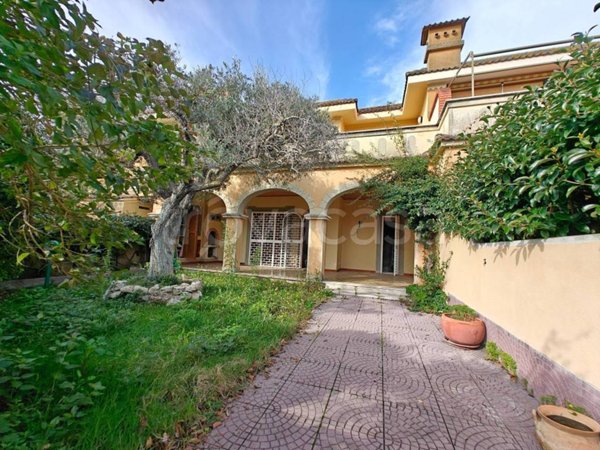 casa indipendente in vendita ad Anzio in zona Mare