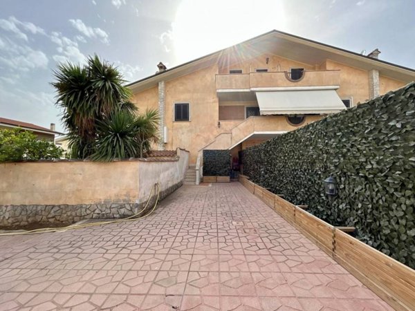 casa indipendente in vendita ad Anzio in zona Mare