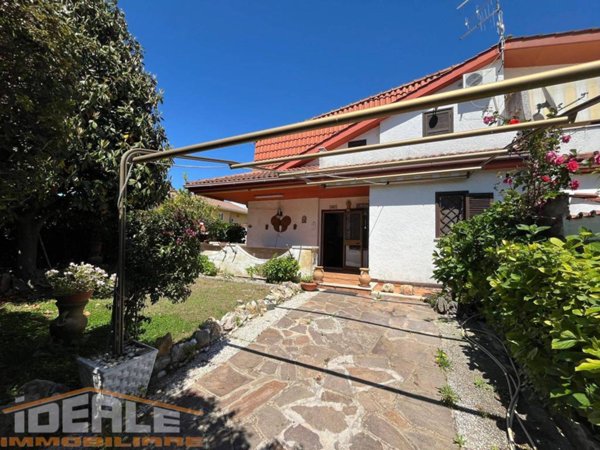 casa indipendente in vendita ad Anzio in zona Lido dei Pini