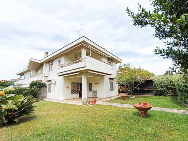 casa indipendente in vendita ad Anzio in zona Villa Claudia