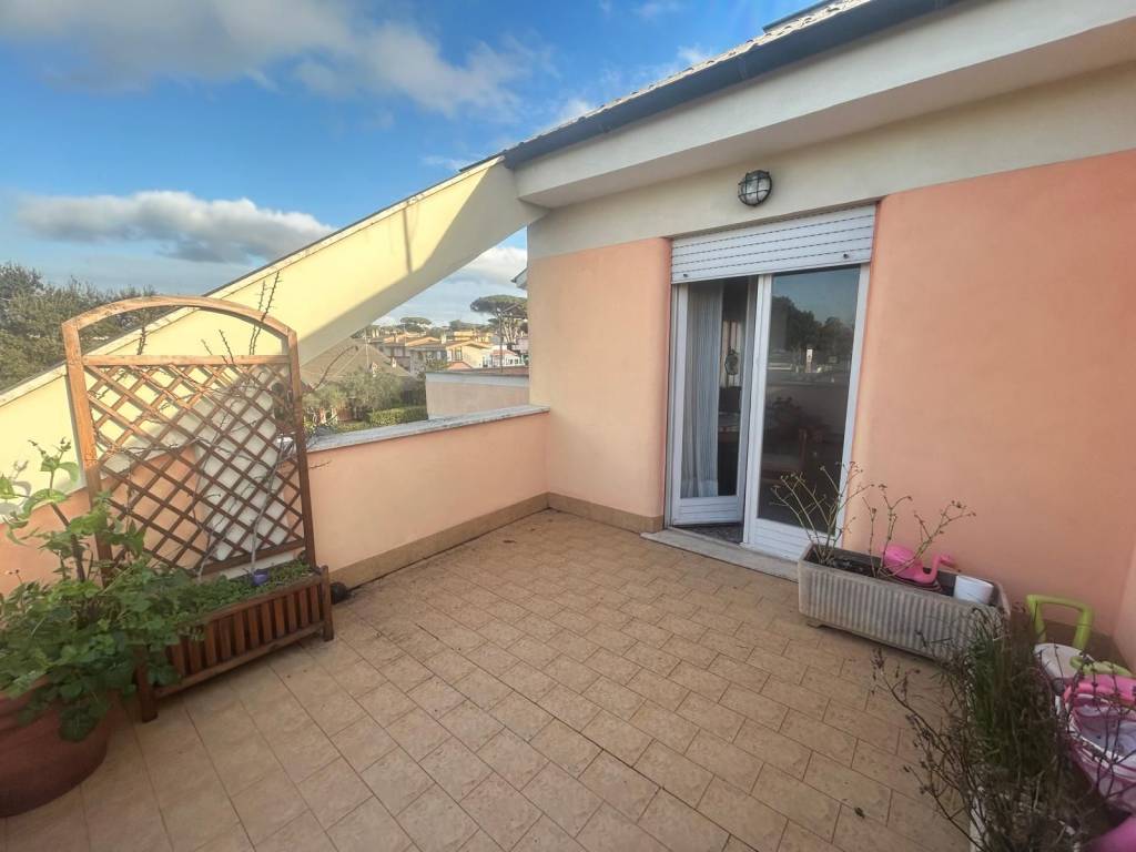 appartamento in vendita ad Anzio in zona Mare