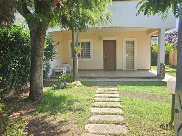 casa indipendente in vendita ad Anzio in zona Cincinnato