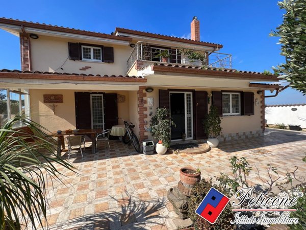 casa indipendente in vendita ad Anzio in zona Mare