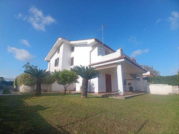casa indipendente in vendita ad Anzio in zona Mare