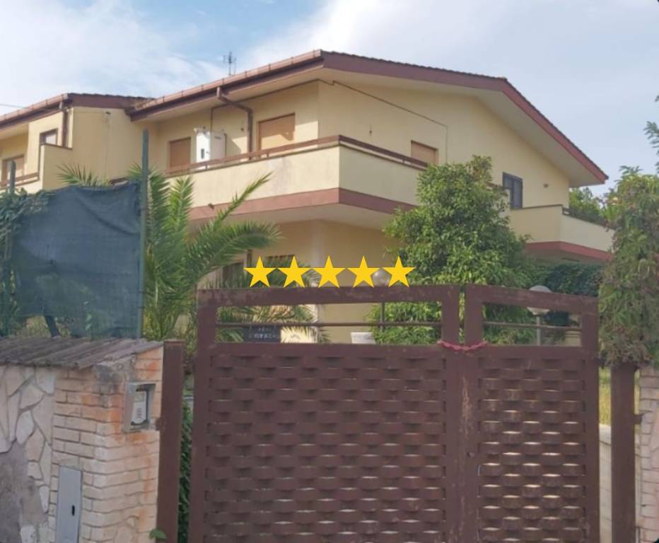 appartamento in vendita ad Anzio in zona Villa Claudia