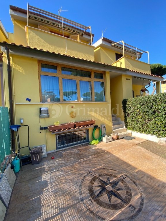 casa indipendente in vendita ad Anzio in zona Villa Claudia