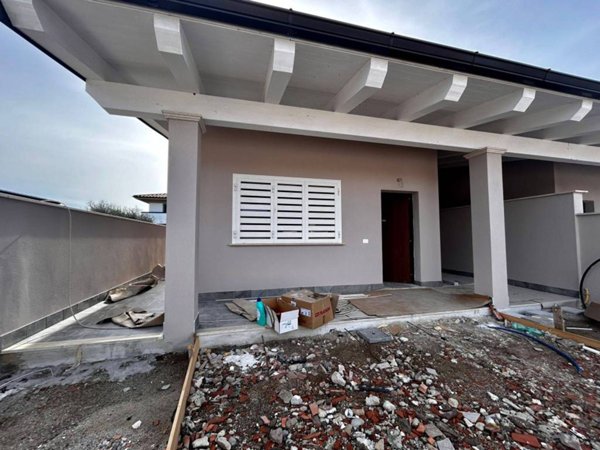 casa indipendente in vendita ad Anzio in zona Stazione