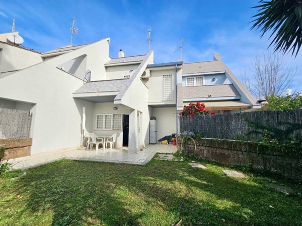 casa indipendente in vendita ad Anzio in zona Lido delle Sirene
