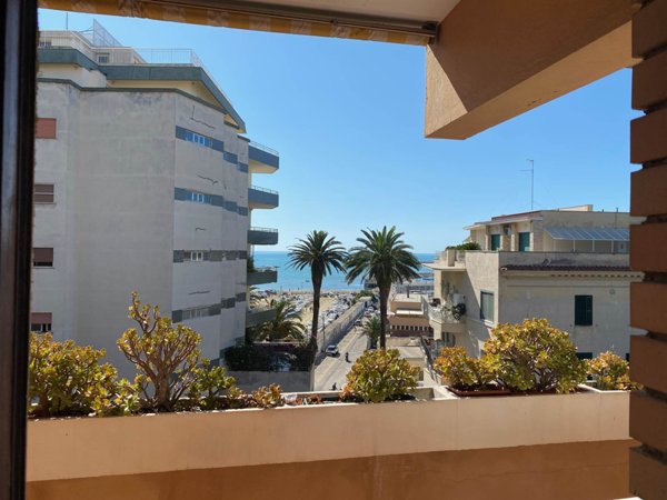 appartamento in vendita ad Anzio in zona Mare