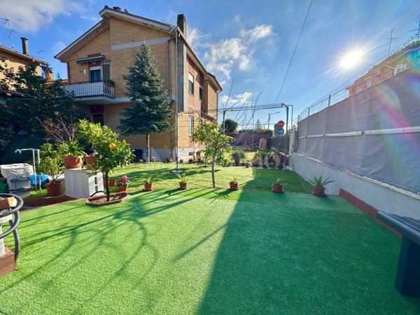 casa indipendente in vendita ad Anzio in zona Villa Claudia