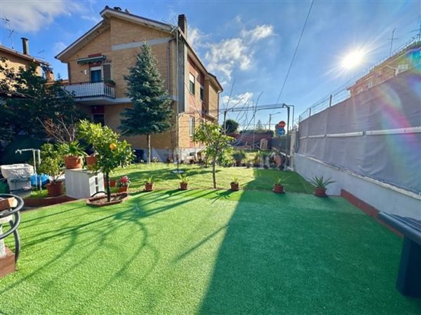 casa indipendente in vendita ad Anzio in zona Villa Claudia