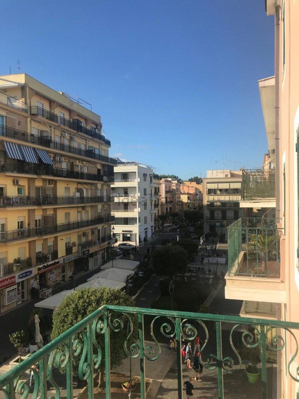 appartamento in vendita ad Anzio in zona Mare
