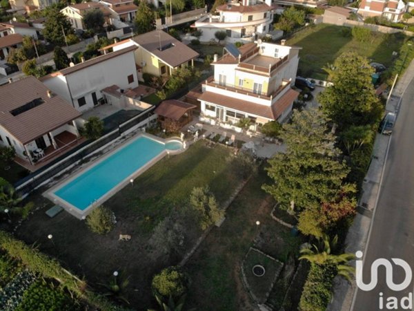 casa indipendente in vendita ad Anzio in zona Lido dei Pini