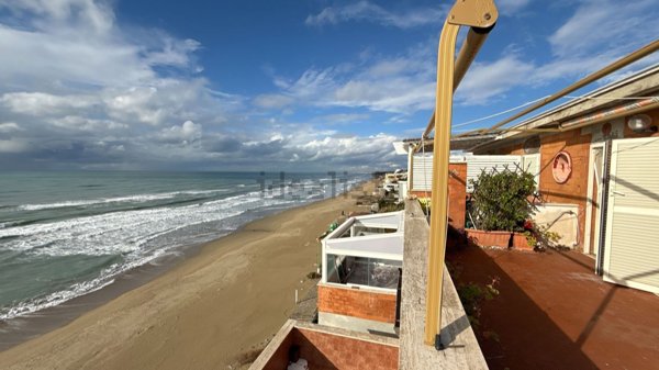 appartamento in vendita ad Anzio in zona Mare