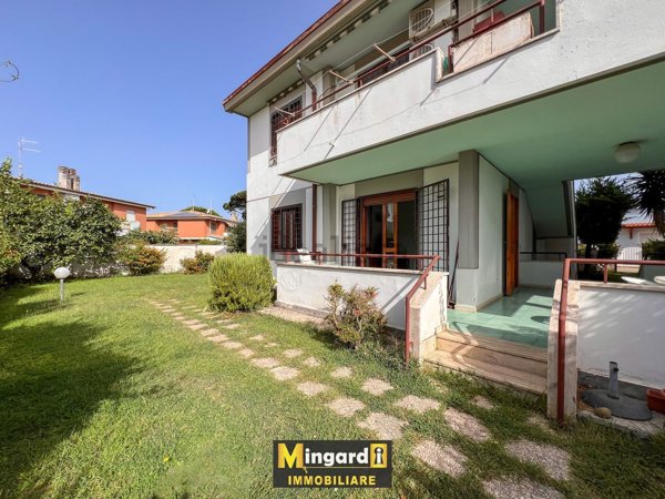 appartamento in vendita ad Anzio in zona Villa Claudia