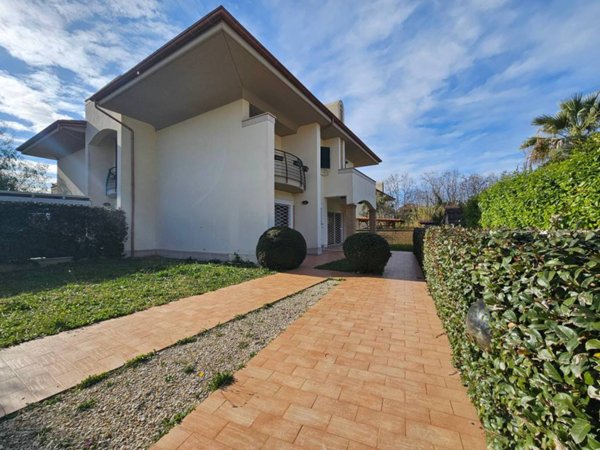 casa indipendente in vendita ad Anzio in zona Anzio Colonia