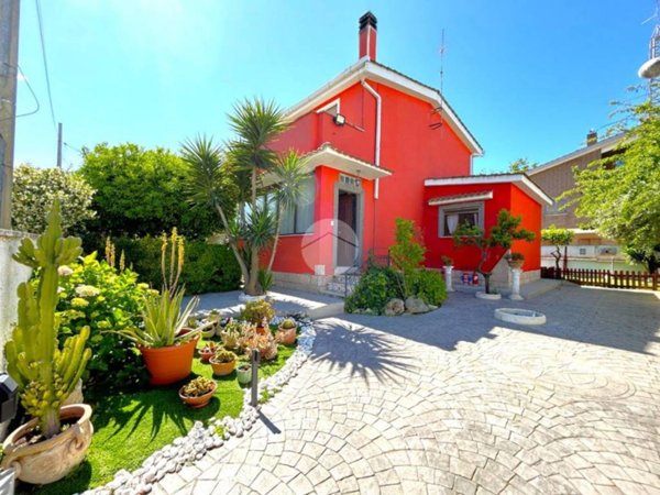 casa indipendente in vendita ad Anzio in zona Mare