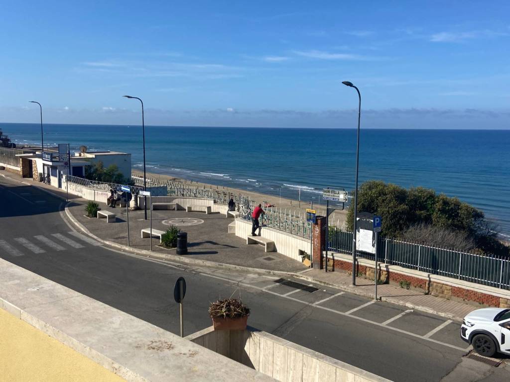 appartamento in vendita ad Anzio in zona Mare
