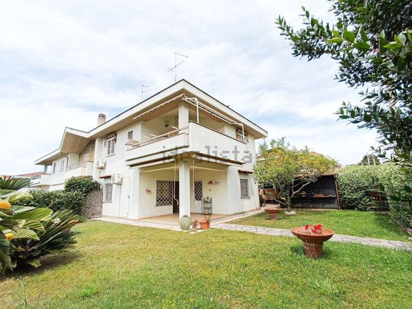 casa indipendente in vendita ad Anzio in zona Villa Claudia
