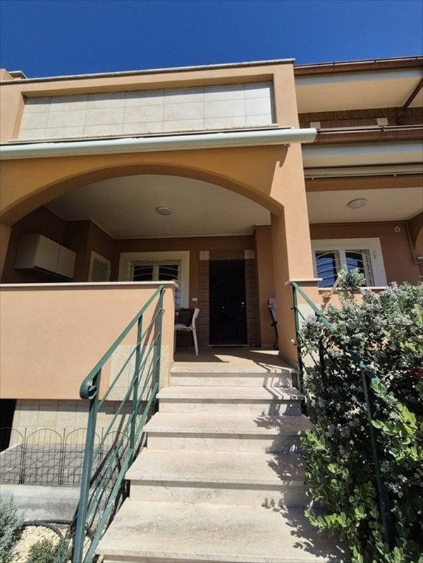 casa indipendente in vendita ad Anzio in zona Cincinnato