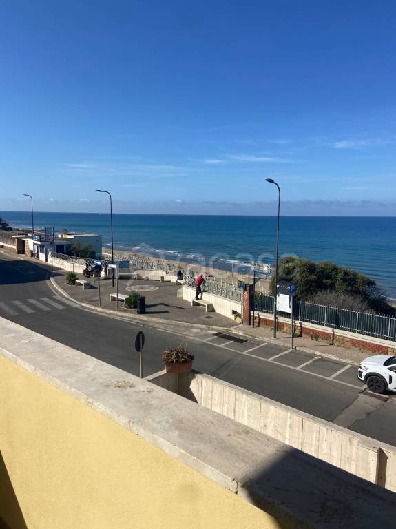appartamento in vendita ad Anzio in zona Mare