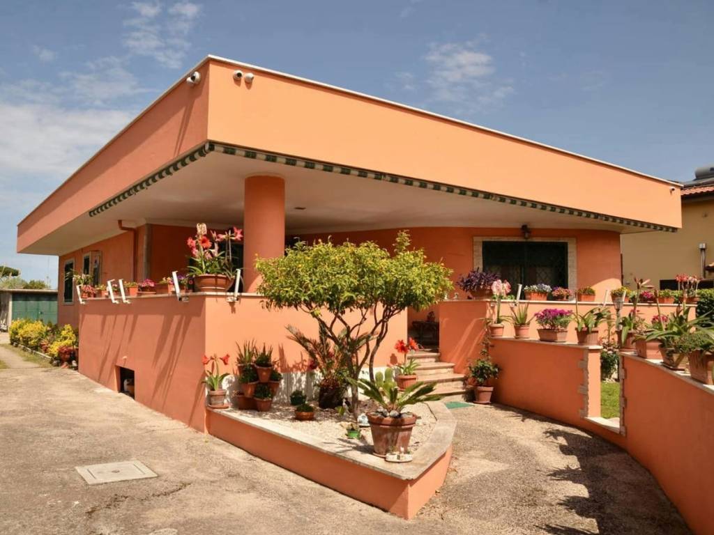 casa indipendente in vendita ad Anzio in zona Stazione