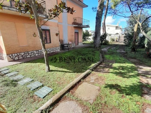 casa indipendente in vendita ad Anzio in zona Villa Claudia
