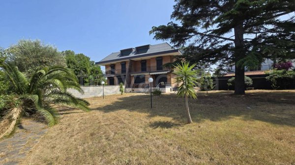 casa indipendente in vendita ad Anzio in zona Mare