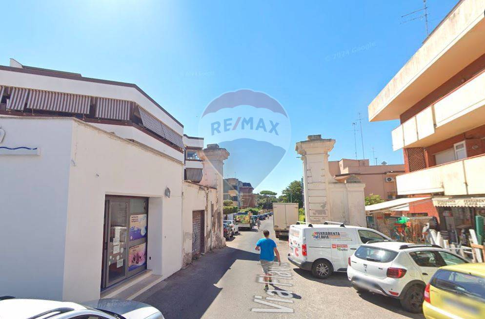 locale commerciale in vendita ad Anzio in zona Stazione
