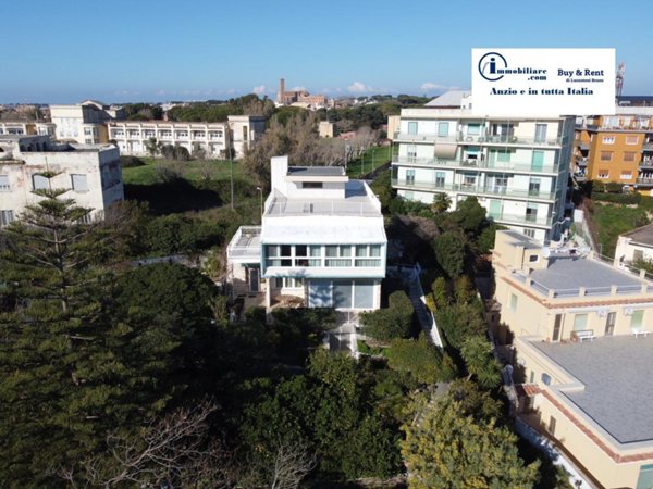 casa indipendente in vendita ad Anzio in zona Mare