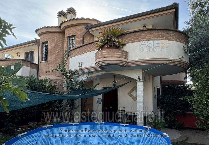 casa indipendente in vendita ad Anzio in zona Mare