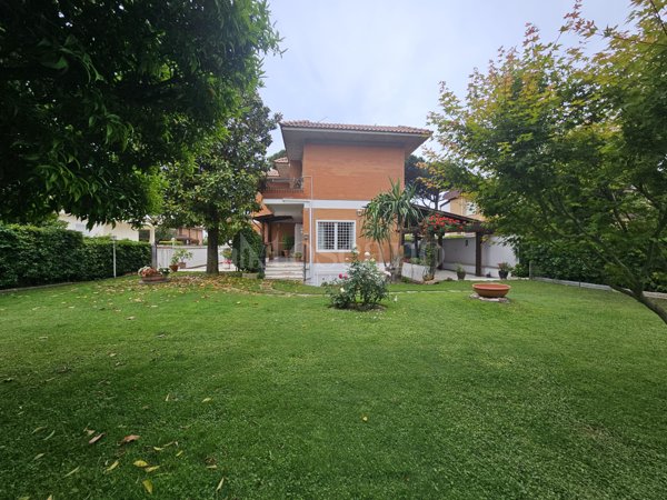 casa indipendente in vendita ad Anzio
