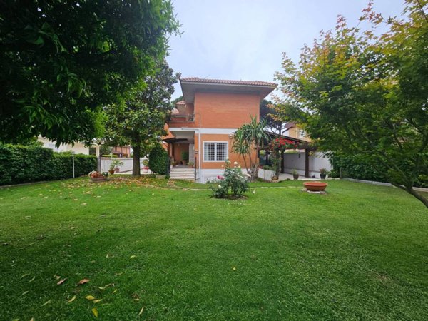 casa indipendente in vendita ad Anzio